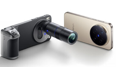 vivo x300 pro with Telephoto Extender Kit and vivo X300 in the background