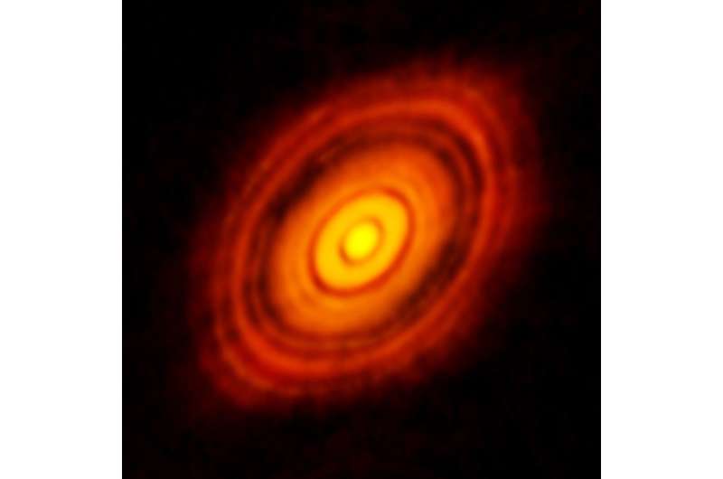 Astronomers have long thought our Solar System started as a dense, gradually collapsing cloud of gas. Modern telescopes have captured images of this process elsewhere. This is HL Tauri, currently a protoplanetary disk. Credit: ALMA CC BY 4.0/Wikimedia Commons What made the moon?