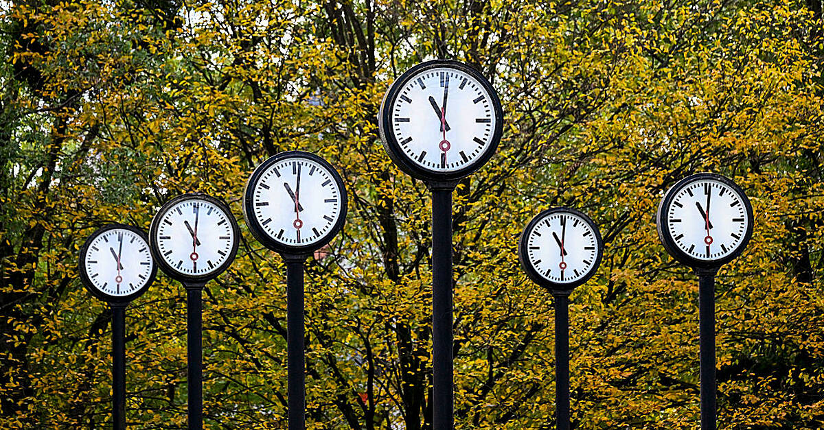 What's the history of the changing of the clocks?