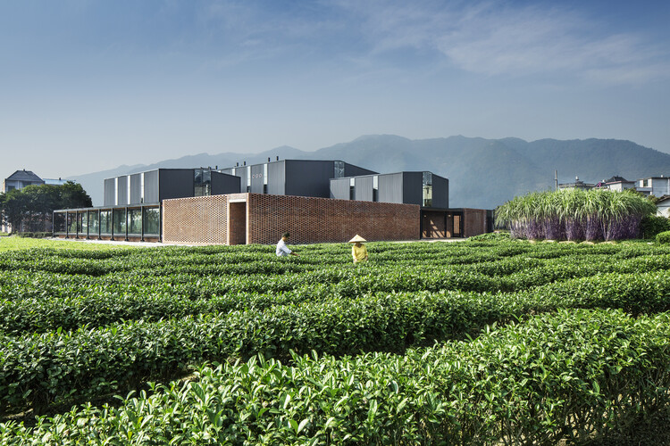 Xu Tiantian Receives the 2026 Charlotte Perriand Award - Image 1 of 21