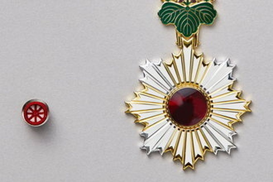 Japan's Order of the Rising Sun, Gold and Silver Rays.