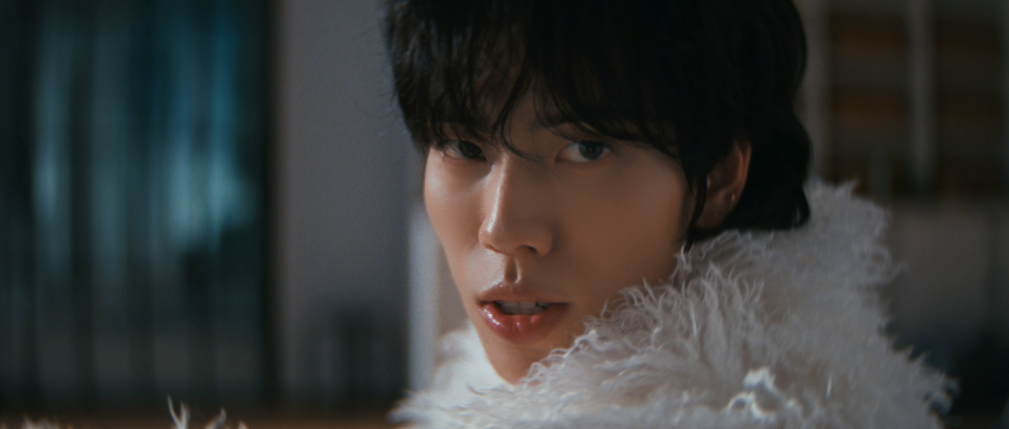 A still from the music video for ″SWAY (Zzz),″ the lead track for Jang Dong-woo's second solo EP, ″AWAKE″ [JANG DONG-WOO]