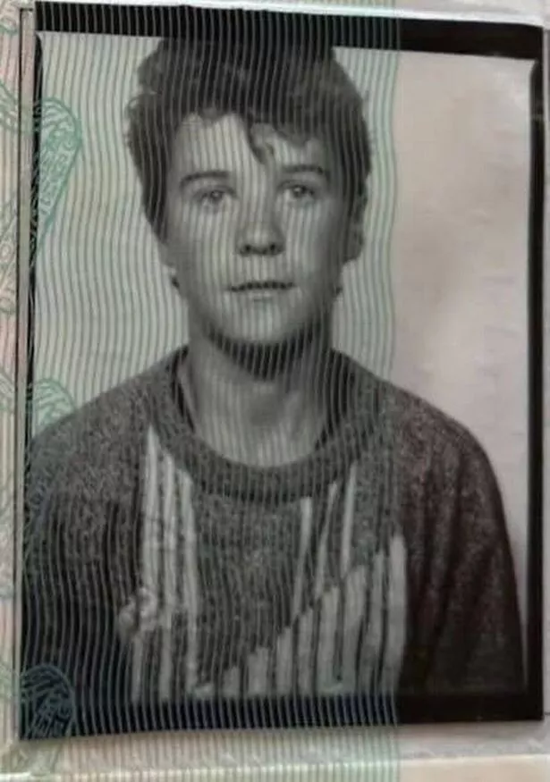 Roy Keane shares an old passport picture to social media.