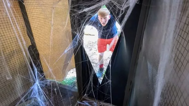 angryginge doing spider trial on im a celeb