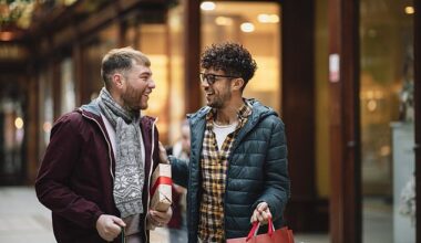 Holiday cheer meets smart budgeting: Make the most of festive treats while staying on top of your spending with helpful budgeting tools