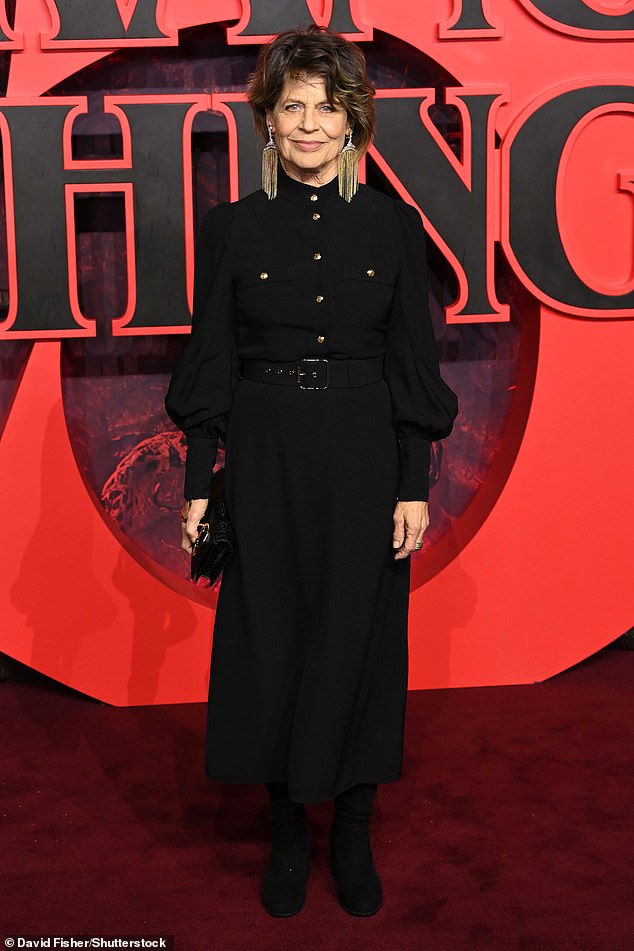 Linda Hamilton also wore an all-black outfit with dangly earrings