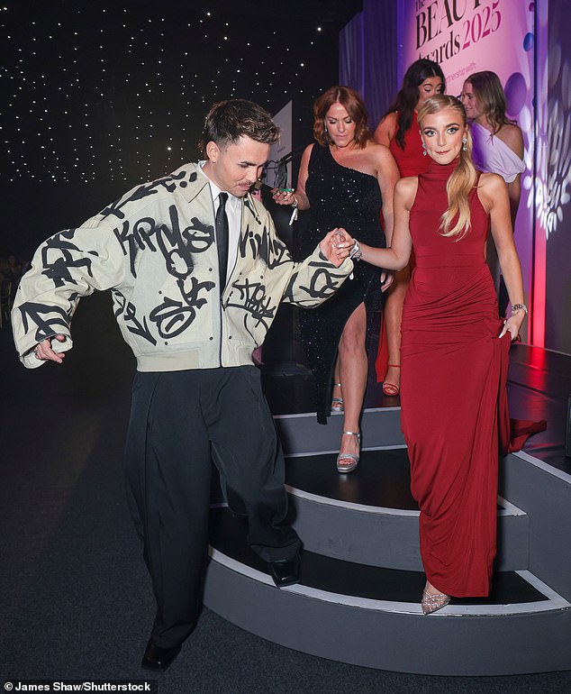 Princess was helped down the stage stairs by influencer Joe Baggs