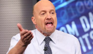 Jim Cramer worries about tech insider selling, AI 'mania'