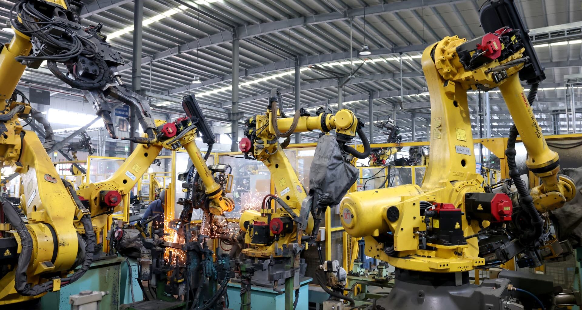 China's factory activity slows down in October, missing expectations, private surve shows