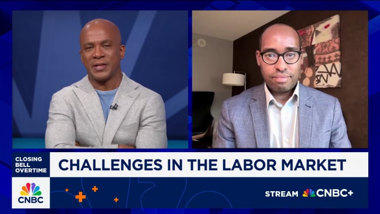 October hiring rate down 24% from pre-pandemic levels, according to LinkedIn jobs report