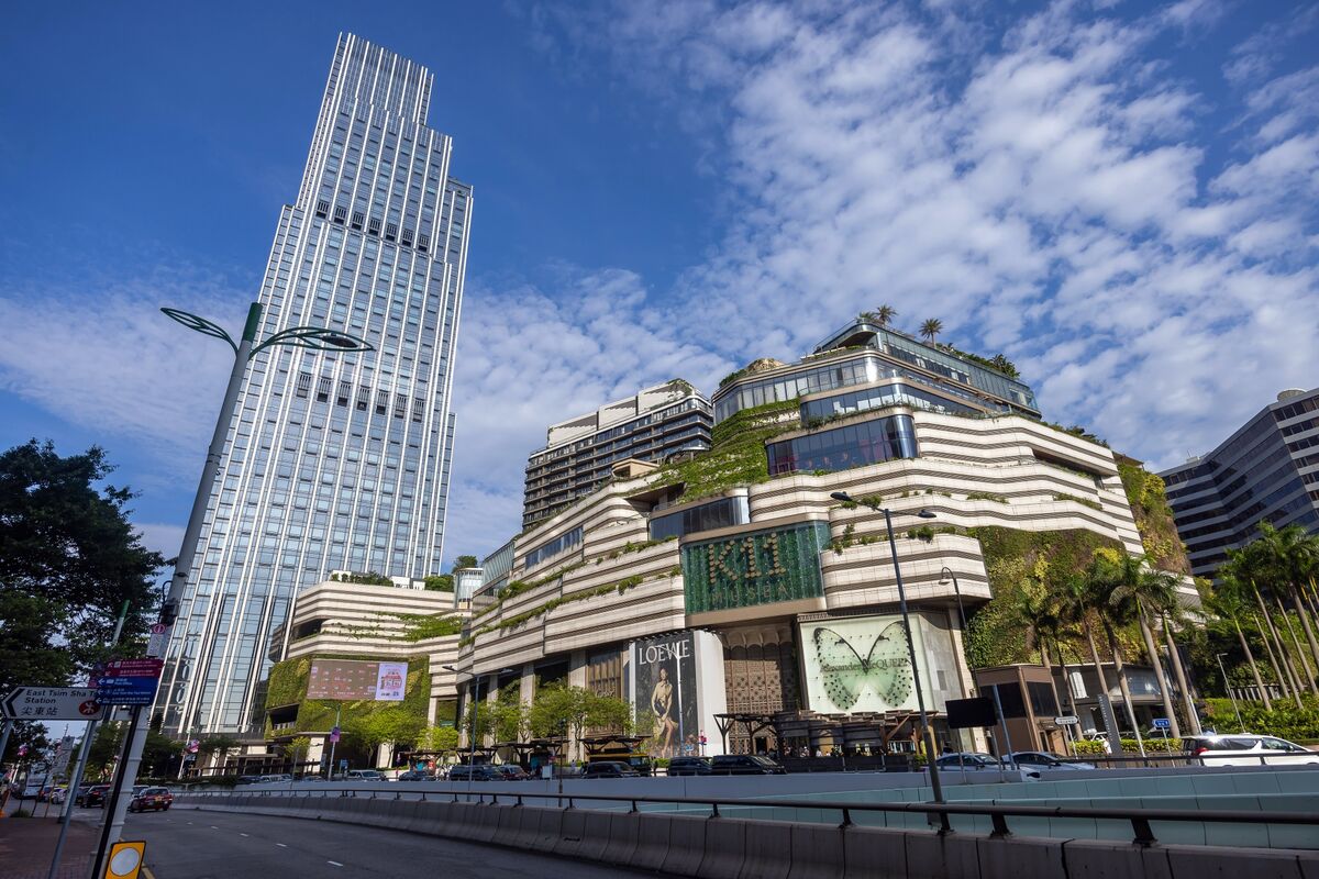 New World, Vanke Debt Moves Shake Up China’s Property Sector