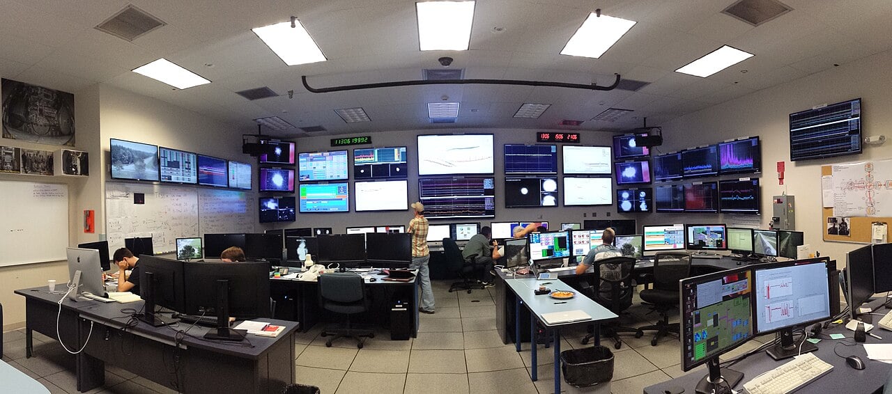 The LIGO Livingston control room as it was during Advanced LIGO's first observing run - O1 (Credit : Amber Stuver)