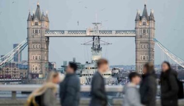 UK health agency warns of rising meningitis threat among young people