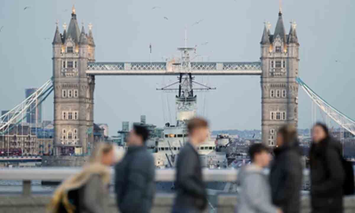 UK health agency warns of rising meningitis threat among young people