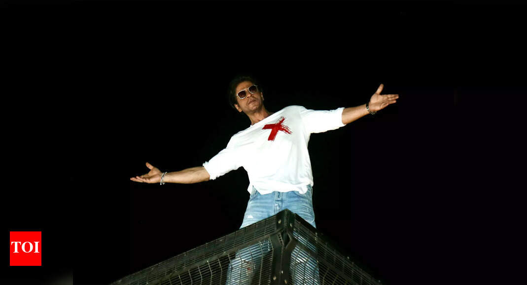 Shah Rukh Khan's fan meet at Mannat CANCELLED: Actor apologises; tells fans birthday ritual scrapped over 'safety concerns and crowd control issues' |