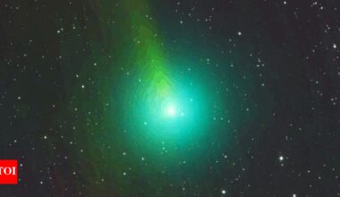 Oman observes rare Comet SWAN, a celestial visitor from the outer solar system | World News