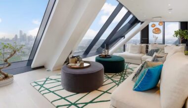 An Apartment Atop the Strata Skyscraper, 38 Floors Above London