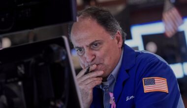 Nasdaq Falls as Worries Mount on Jobs and AI Valuations