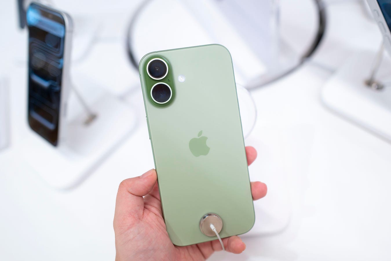 Urgent iPhone Update For Users Who Don’t Want iOS 26