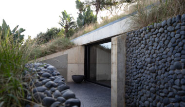 The Folly Multi-Purpose Retreat / Common Architecture