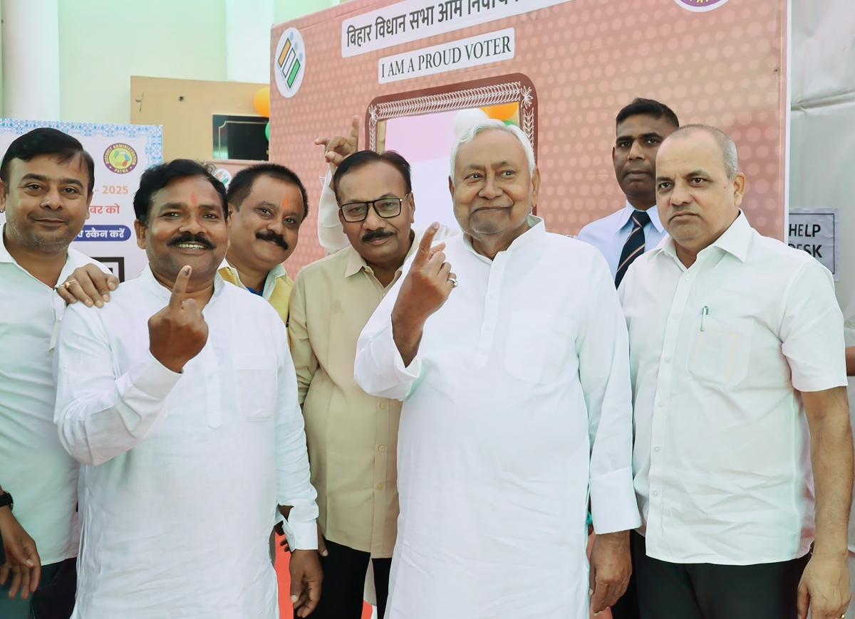 Bihar polls: CM Nitish Kumar casts his vote in Bakhtiyarpur, shows inked finger