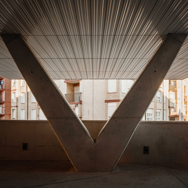 Faveker’s Tailor-Made Tiled Facade Brings Personality and Efficiency to the New Muskiz Secondary School - Image 4 of 13