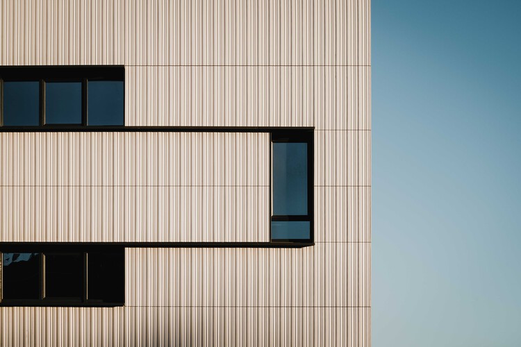 Faveker’s Tailor-Made Tiled Facade Brings Personality and Efficiency to the New Muskiz Secondary School - Image 6 of 13