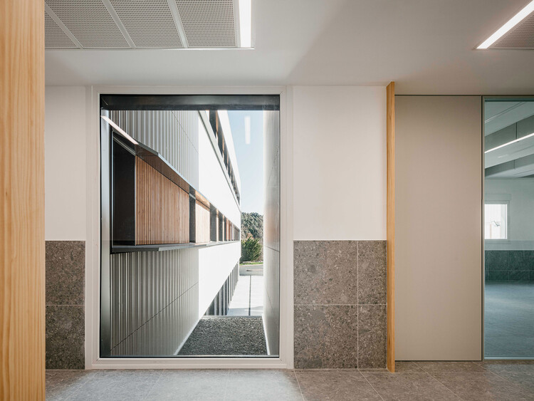 Faveker’s Tailor-Made Tiled Facade Brings Personality and Efficiency to the New Muskiz Secondary School - Image 7 of 13