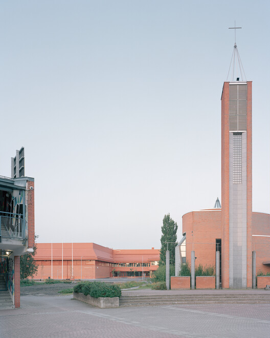 Sammontalo - School and Multipurpose Center / NERVIN architecture - Image 2 of 21