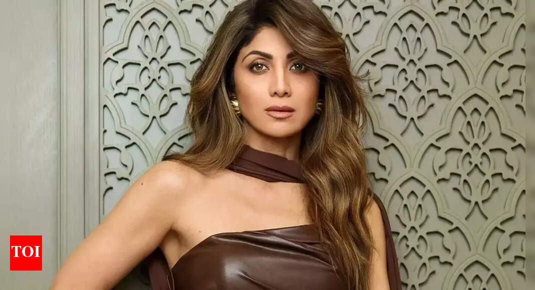 Shilpa Shetty's fitness challenge: Actress performs a dumbbell squat and asks followers to show their version |