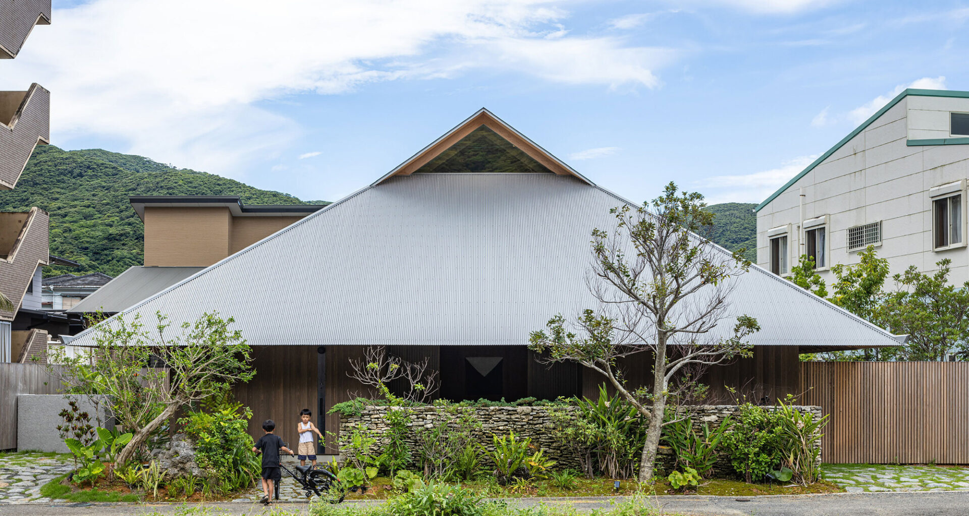 AMAMI House / Sakai Architects