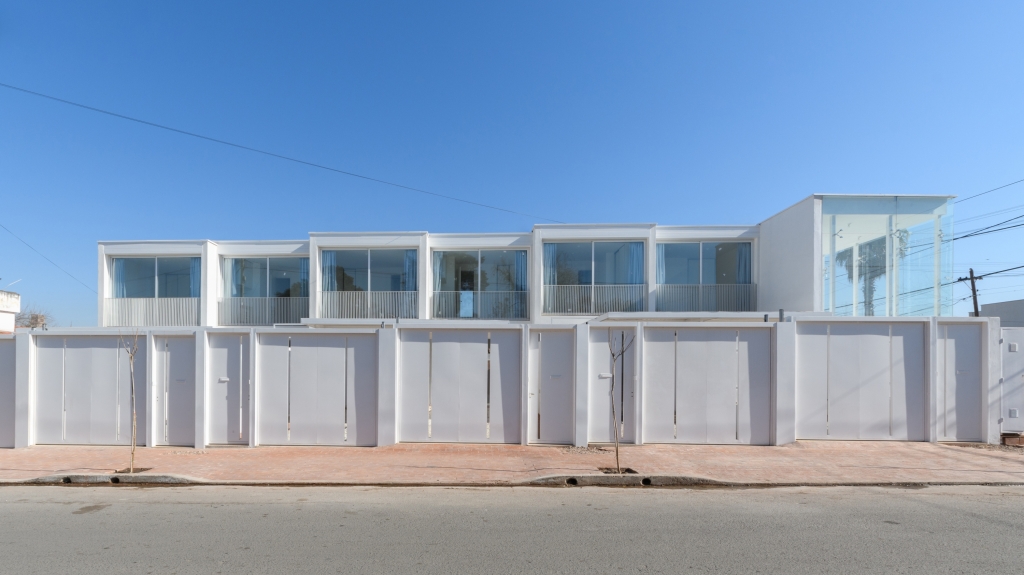 Complejo habitacional y comercial Camellia / Estudio I LZ