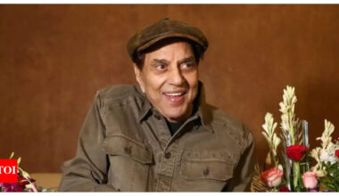 Dharmendra Healt News: 'Dharmendra is recovering and responding to treatment': Sunny Deol's team issues statement reacting to false death rumours of the actor |