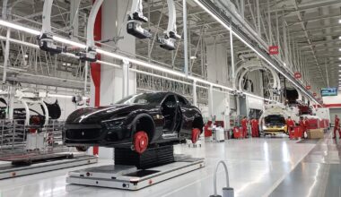 Eurozone Industry Ekes Out Growth, Dragged by Ireland