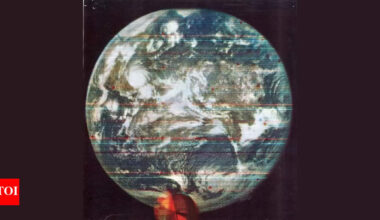 How was the first full-colour photograph of Earth captured by NASA |