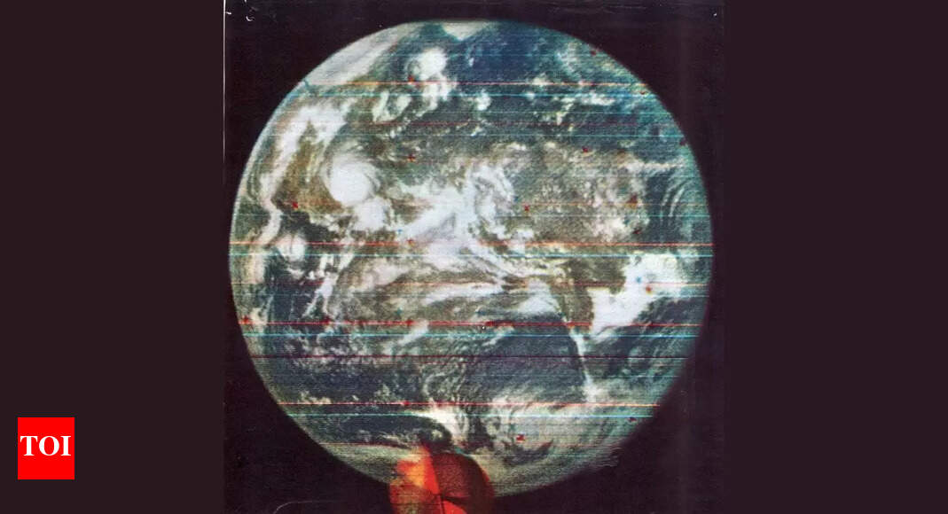 How was the first full-colour photograph of Earth captured by NASA |