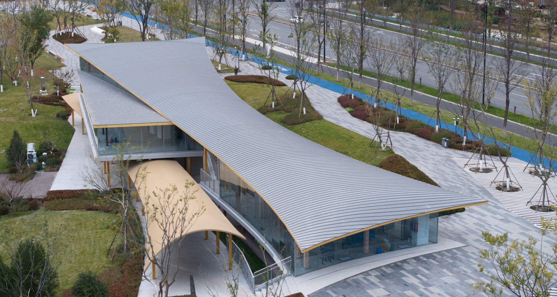 Yangjia River Greening Enhancement - Buildings NO.4 / YIIIE Architects