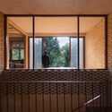 © Raul Hernández The Sierra House / Valdezarqs - Interior Photography, Wood, Brick