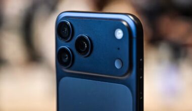 Why Apple’s stock is beating the market even as the tech sector sells off