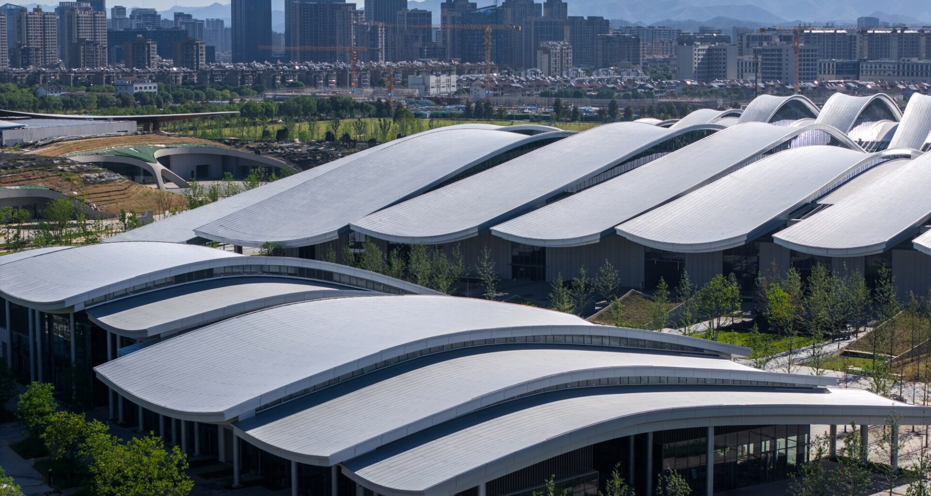 Anji International Convention and Exhibition Center / FRI + Tus-Design