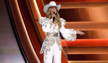 CMA Awards 2025 features Lainey Wilson hosting from Nashville