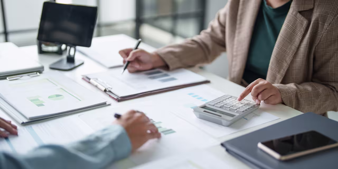 ‘I could have done without those 2 things.’ I used to like my adviser, but here’s what he did. Now I feel his 0.9% fee isn’t worth it and it’s a ‘little scary to leave him.’