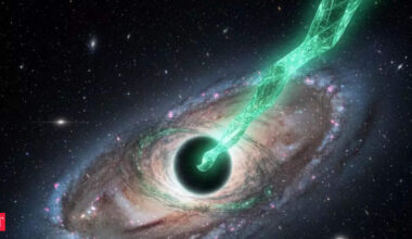 Dark Matter finally found? Scientists have spotted a strange ray at the center of our galaxy that may change Physics forever