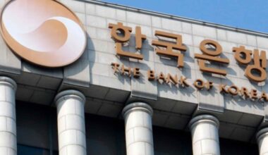 South Korea central bank maintains rates as won weakens