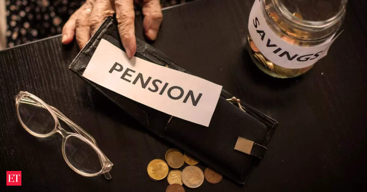Two large banks file applications to enter pension biz