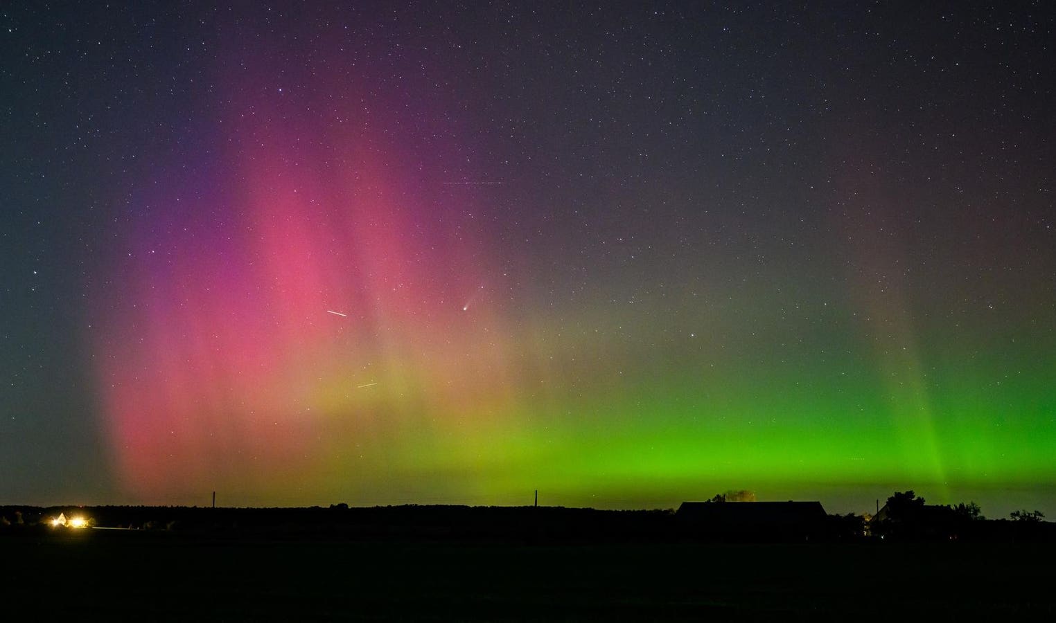 10 States May See Northern Lights On Thanksgiving As Moon Meets Saturn