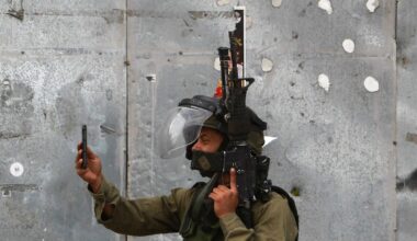 Israel’s IDF Bans Android Phones—iPhones Now ‘Mandatory’