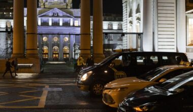 Taxi drivers to ignore fixed-price fare bookings over festive season amid Uber row