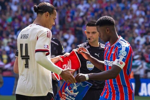 LONDON, ENGLAND - Sunday, August 10, 2025: Liverpool’s captain Virgil van Dijk (L) exchanges pennants with Crystal Palace's captain Marc Guéhi before the FA Community Shield match between Crystal Palace FC and Liverpool FC at Wembley Stadium. Palace won 3-1 on penalties after a 2-2 draw. (Photo by David Rawcliffe/Propaganda)