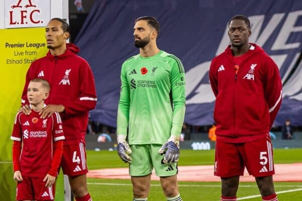 MANCHESTER, ENGLAND - Sunday, November 9, 2025: Liverpool's Virgil van Dijk, Giorgi Mamardashvili, Ibrahima Konaté, Andy Robertson, Alexis Mac Allister line-up before the FA Premier League match between Manchester City FC and Liverpool FC at the City of Manchester Stadium. (Photo by David Rawcliffe/Propaganda)